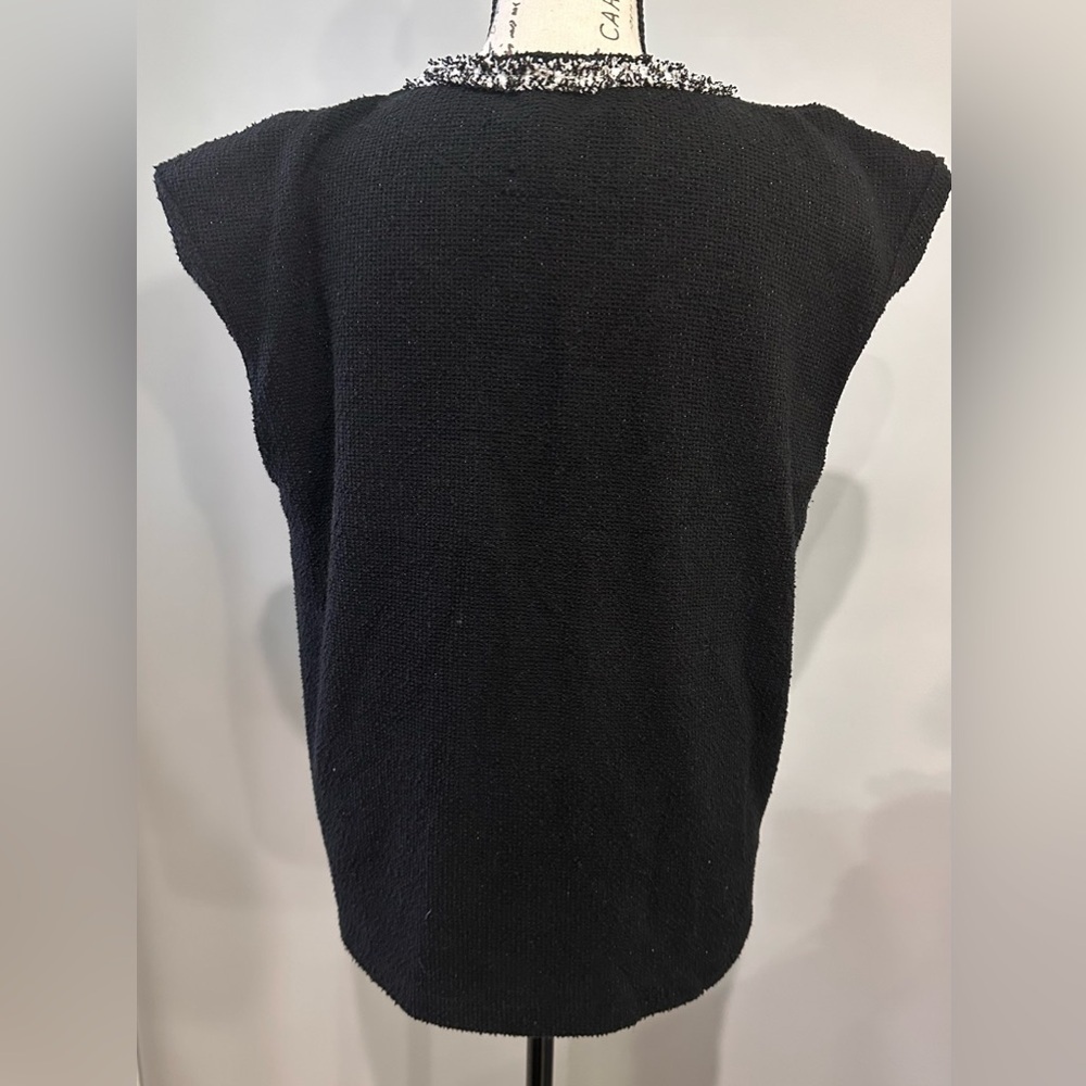 Sleeveless V-Neck Frayed Knit Sleeveless V - Picture 5 of 9
